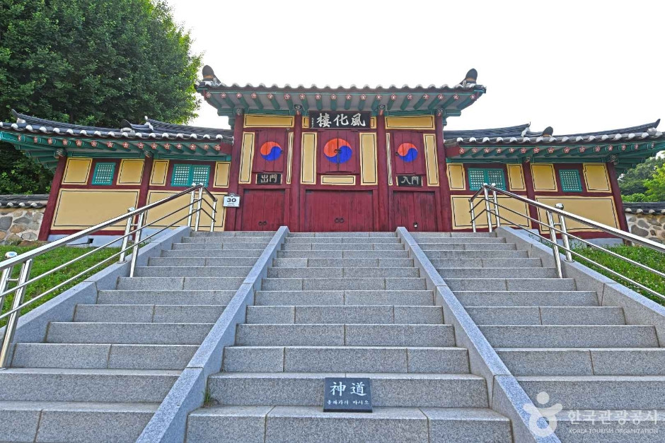 진천향교 여행 추천 - 로드트립