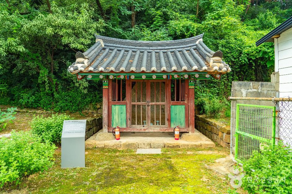 죽산 두현리 석조삼존불입상 여행 추천 - 로드트립
