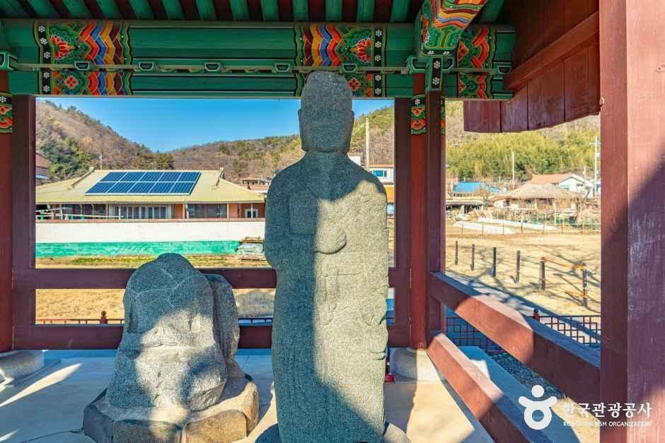 함안 대산리 석조삼존상 여행 추천 - 로드트립