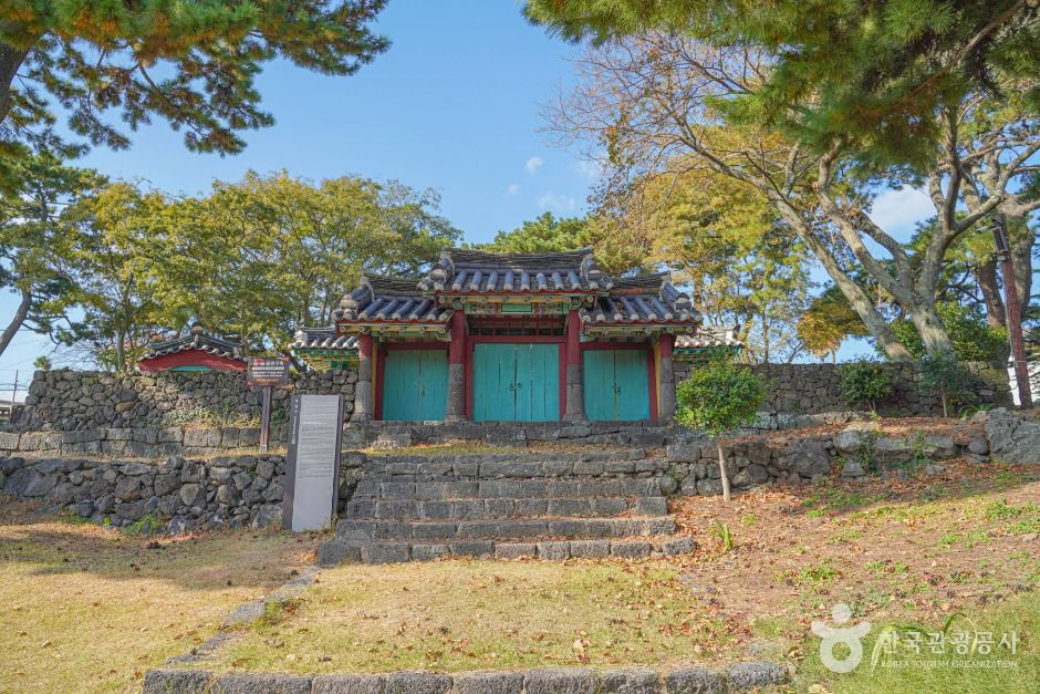 제주향교 여행 추천 - 로드트립