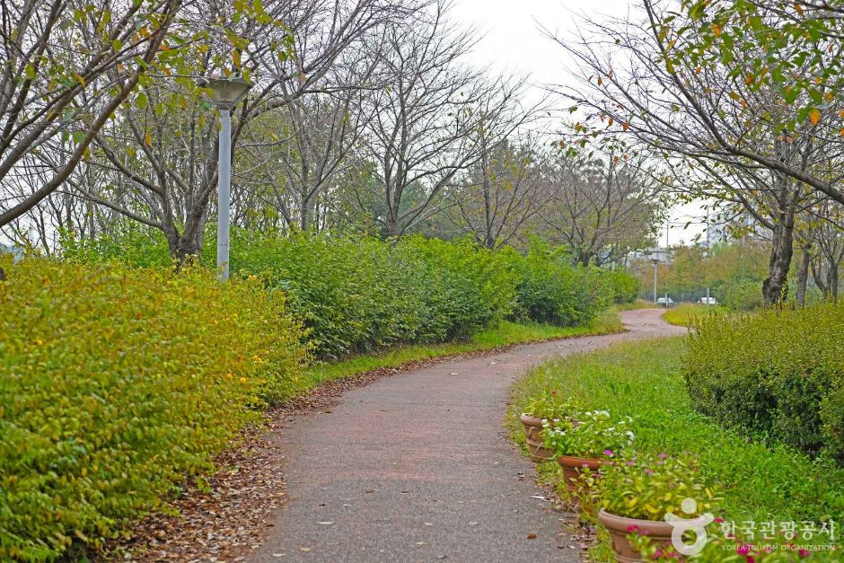 경인아라뱃길 검암공원 여행 추천 - 로드트립
