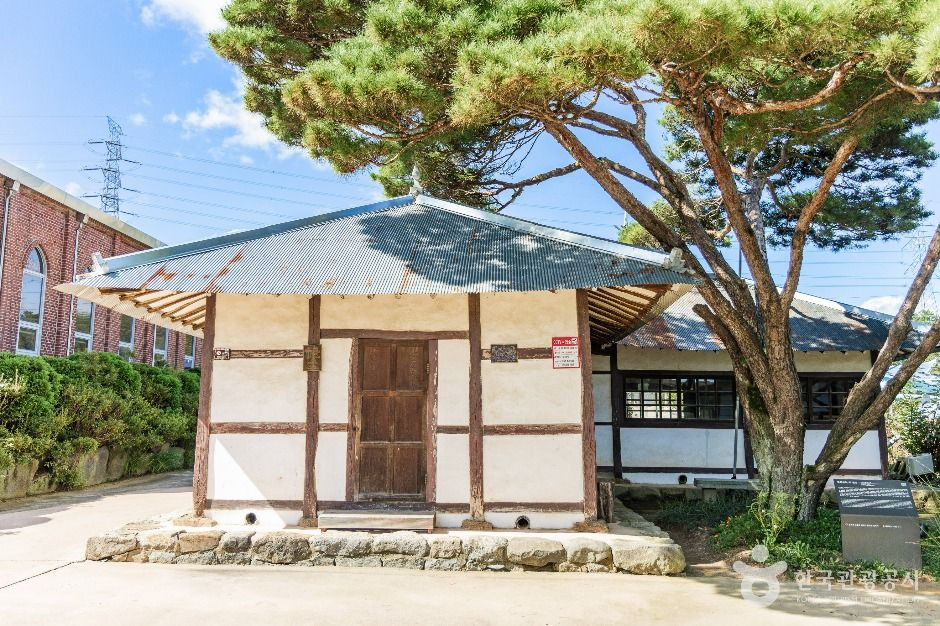 두동교회 구본당 여행 추천 - 로드트립