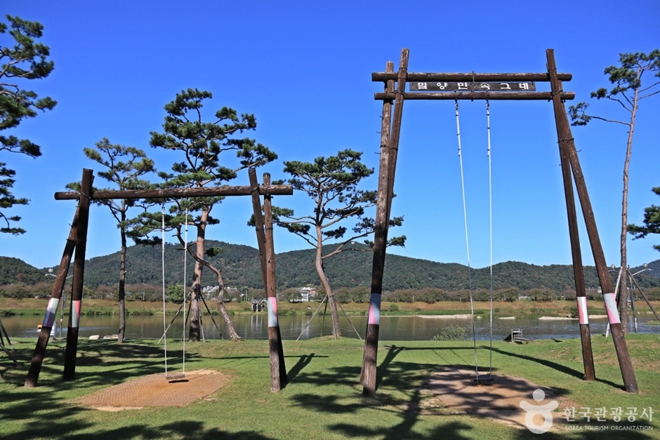 삼문수변공원 여행 추천 - 로드트립