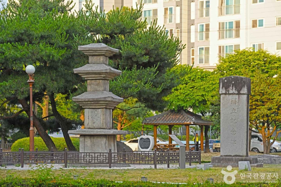 음성 읍내리 삼층석탑 여행 추천 - 로드트립