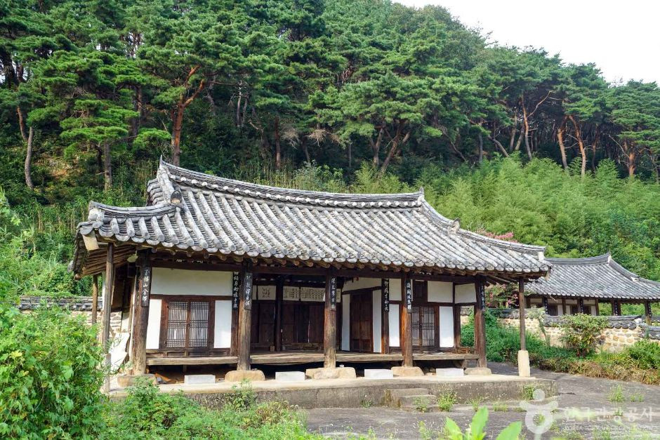 청곡서원 여행 추천 - 로드트립