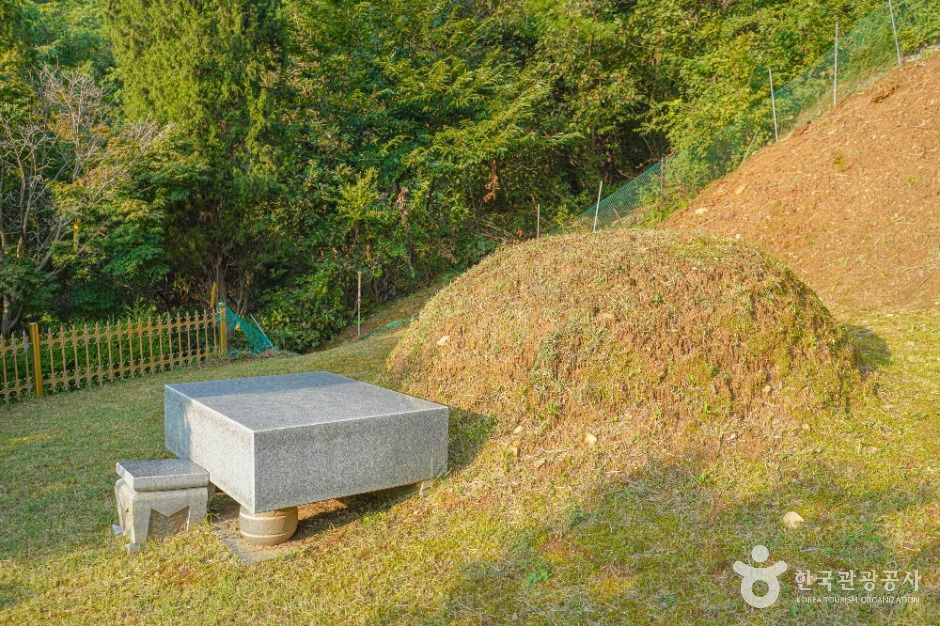 안성 남사당 바우덕이 묘 여행 추천 - 로드트립