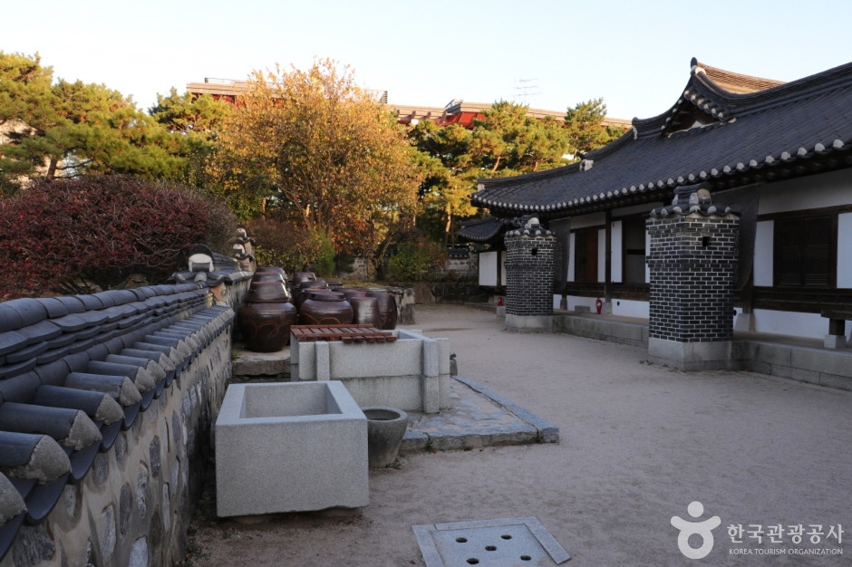 관훈동 민씨 가옥 (구 부마도위박영효가옥) 여행 추천 - 로드트립