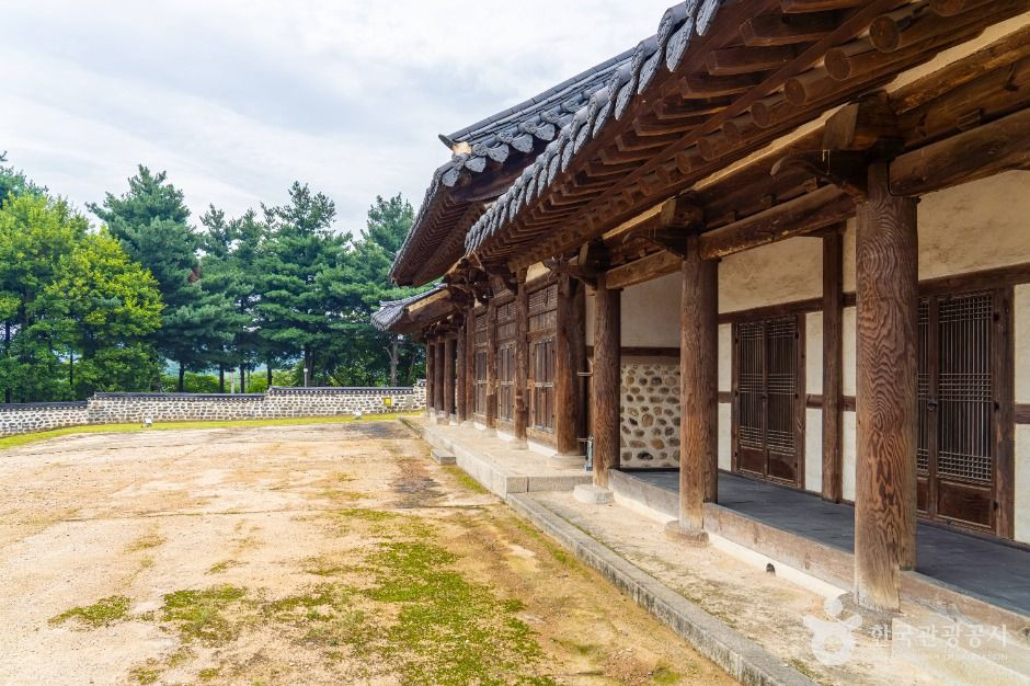 안성 객사 정청 여행 추천 - 로드트립