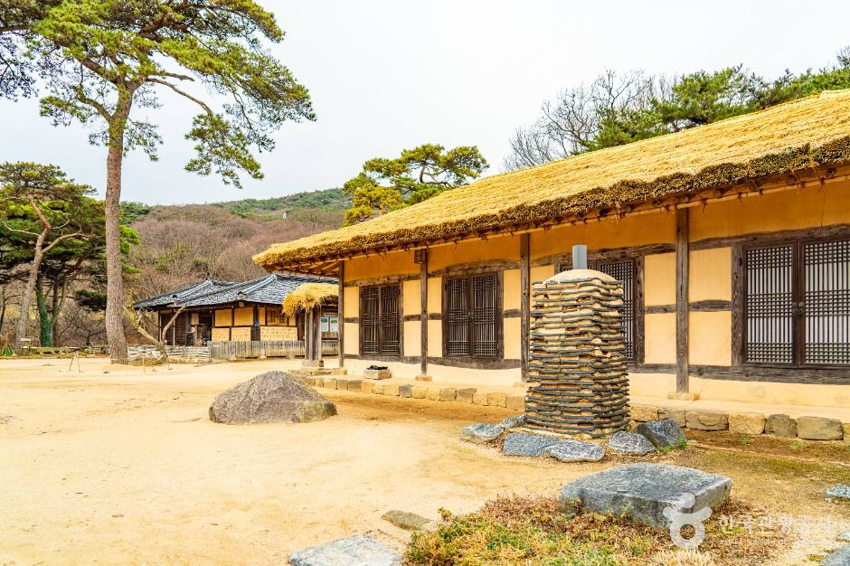 이응로선생사적지(수덕여관) 여행 추천 - 로드트립