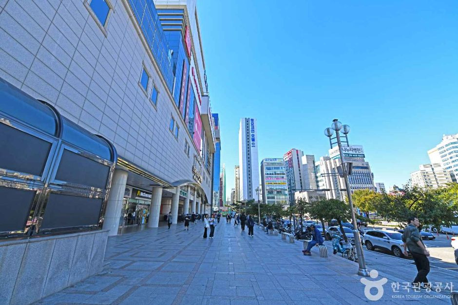 부평역북광장 여행 추천 - 로드트립