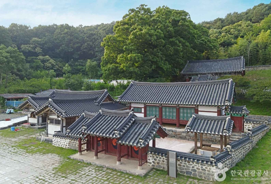 홍산향교 여행 추천 - 로드트립
