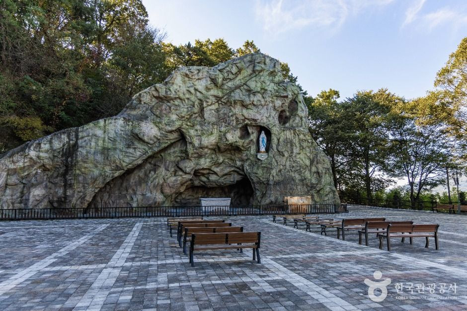 감곡매괴성모순례지성당 여행 추천 - 로드트립