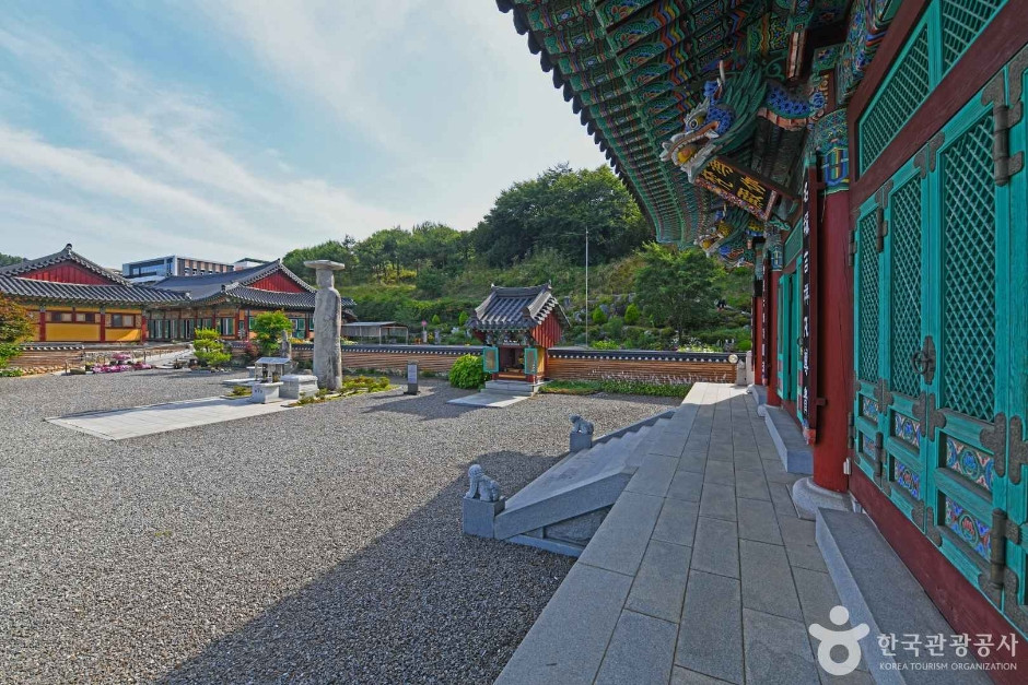 용화사(진천) 여행 추천 - 로드트립