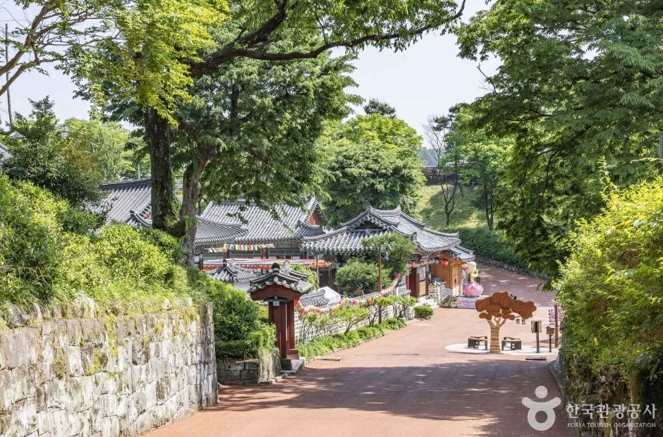 호국사(진주) 여행 추천 - 로드트립