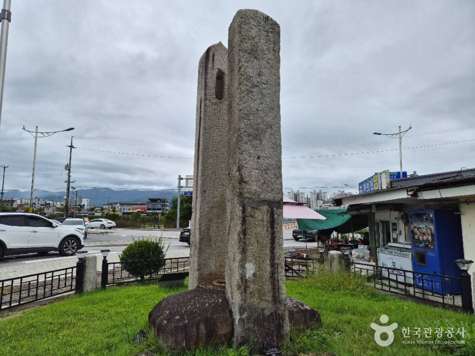 봉산동 당간지주 여행 추천 - 로드트립