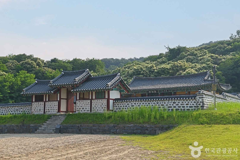 홍산동헌 여행 추천 - 로드트립