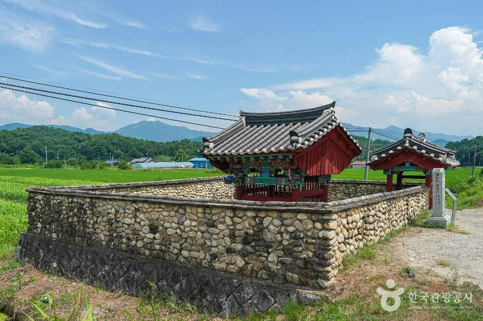 효자임옥산정려각 여행 추천 - 로드트립