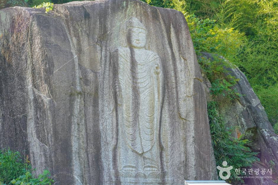 함양 덕전리 마애여래입상(덕전리 마애불상) 여행 추천 - 로드트립