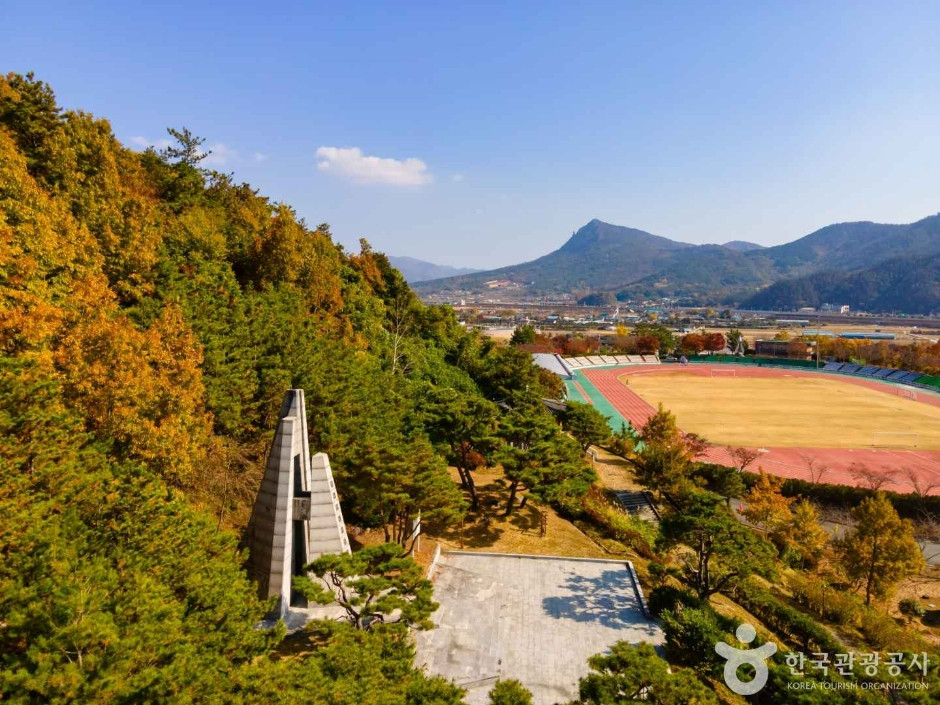 동학농민혁명기념탑 여행 추천 - 로드트립