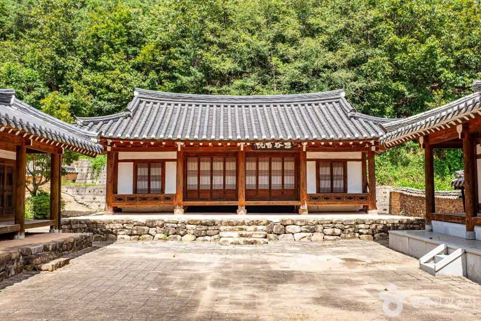 우곡서원 여행 추천 - 로드트립
