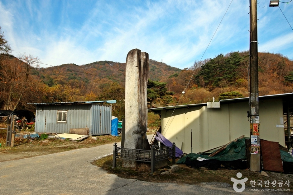 충주 숭선사지 당간지주 여행 추천 - 로드트립