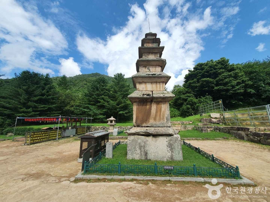 충주 미륵리 오층석탑 여행 추천 - 로드트립