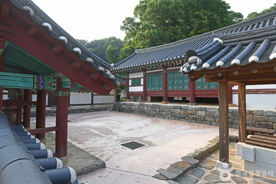 홍산향교 여행 추천 - 로드트립