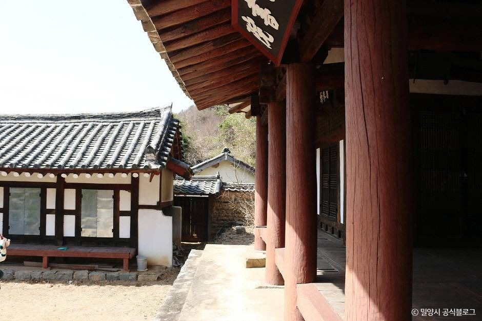 용산서원(밀양) 여행 추천 - 로드트립