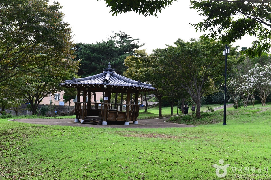 여수 충민사 여행 추천 - 로드트립