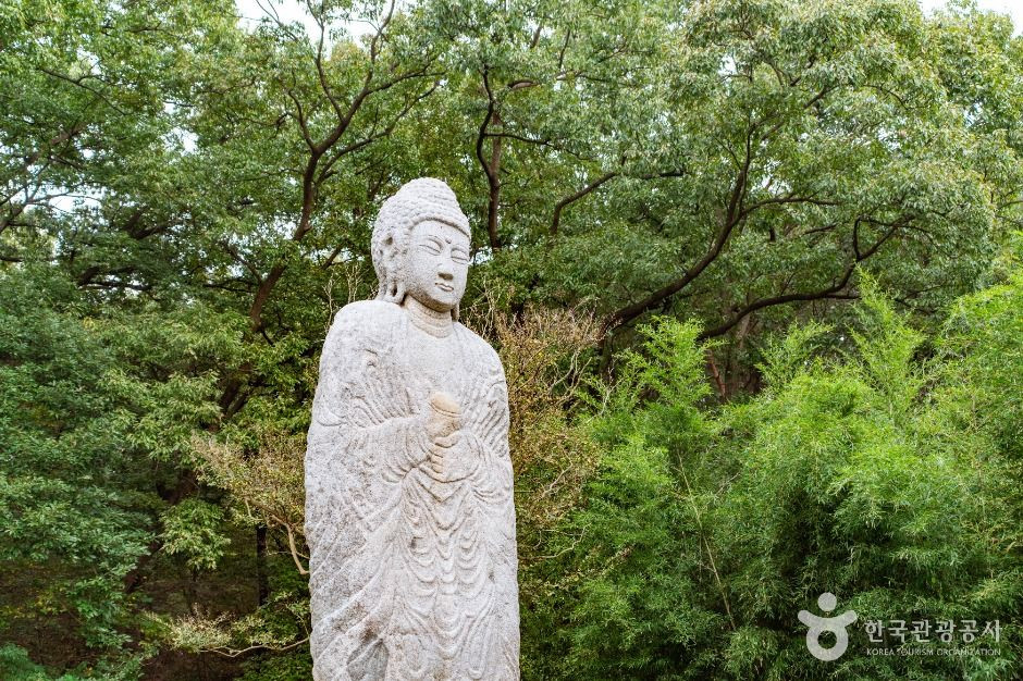 아산 평촌리 석조약사여래입상 여행 추천 - 로드트립