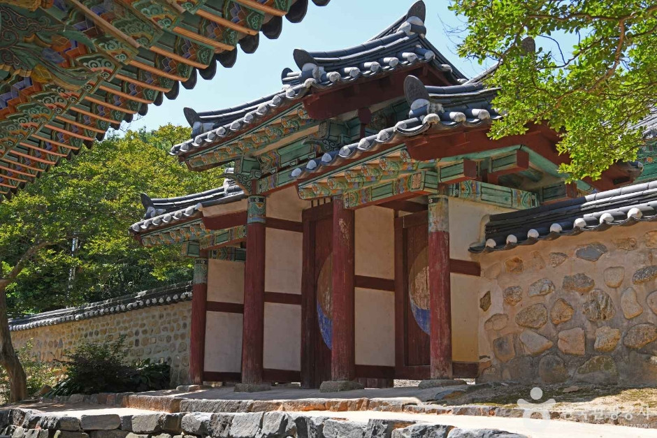 연산향교 대성전 여행 추천 - 로드트립