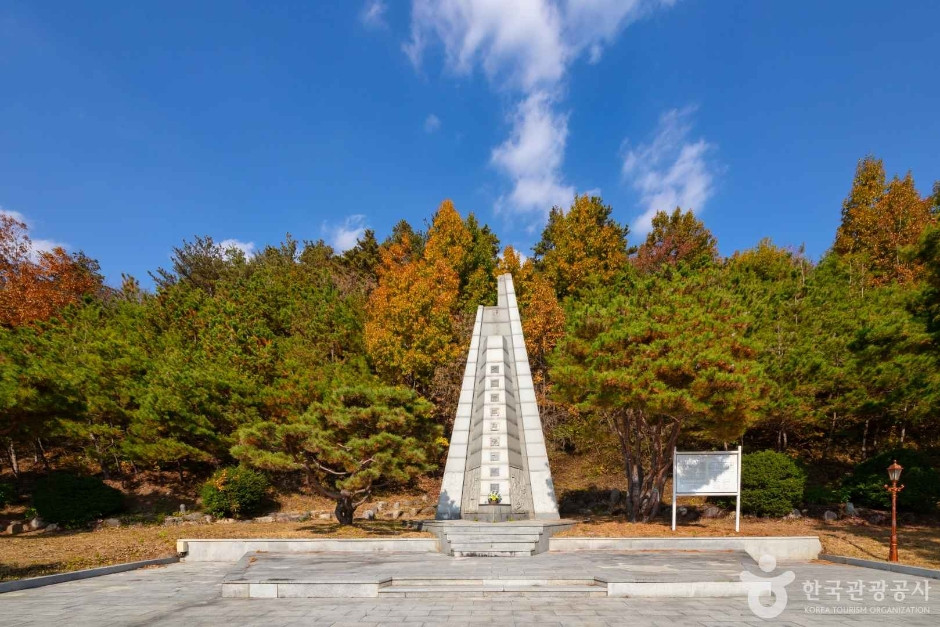 동학농민혁명기념탑 여행 추천 - 로드트립