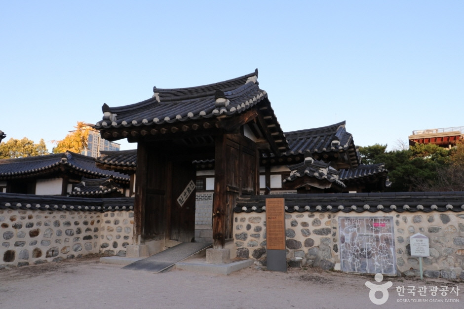 해풍부원군윤택영댁재실 여행 추천 - 로드트립