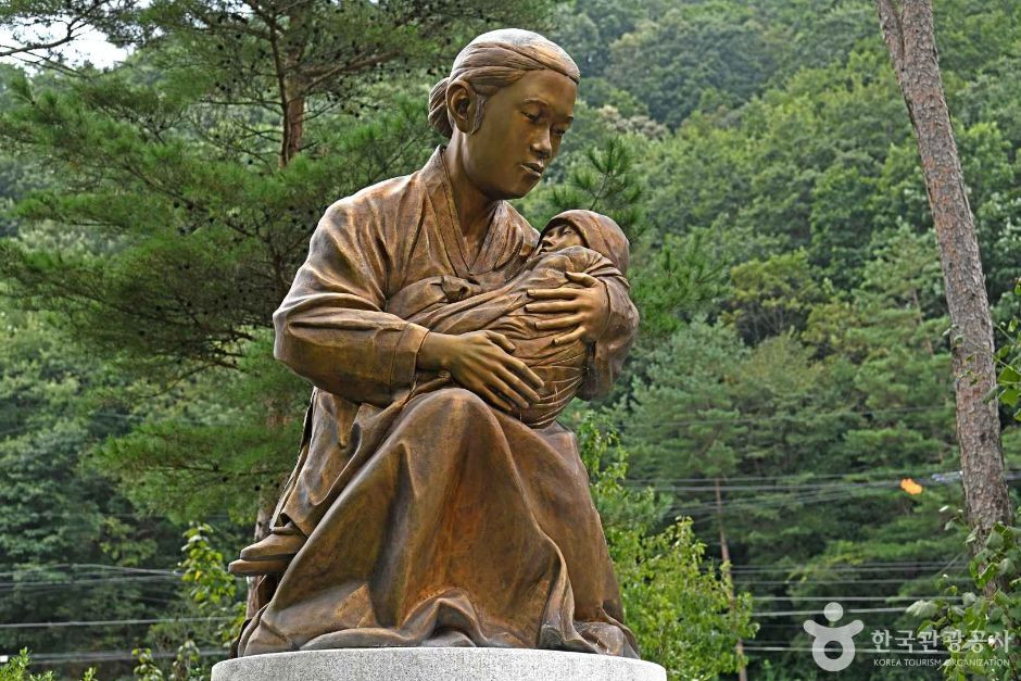 故박정렬여사 추모공원 여행 추천 - 로드트립