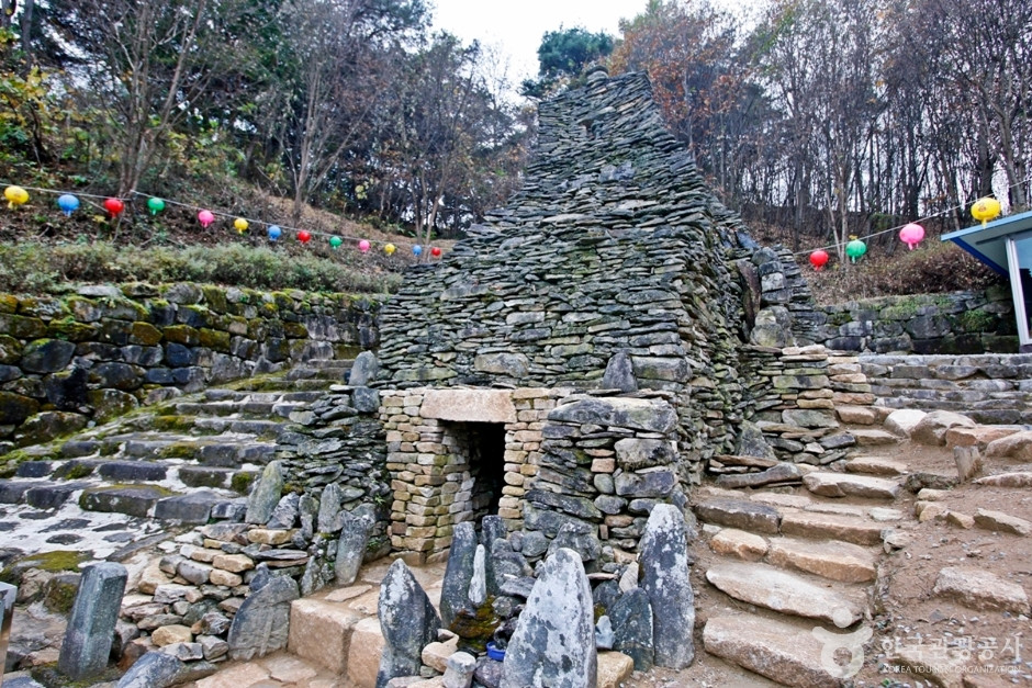 충주 부흥사 방단적석유구 여행 추천 - 로드트립