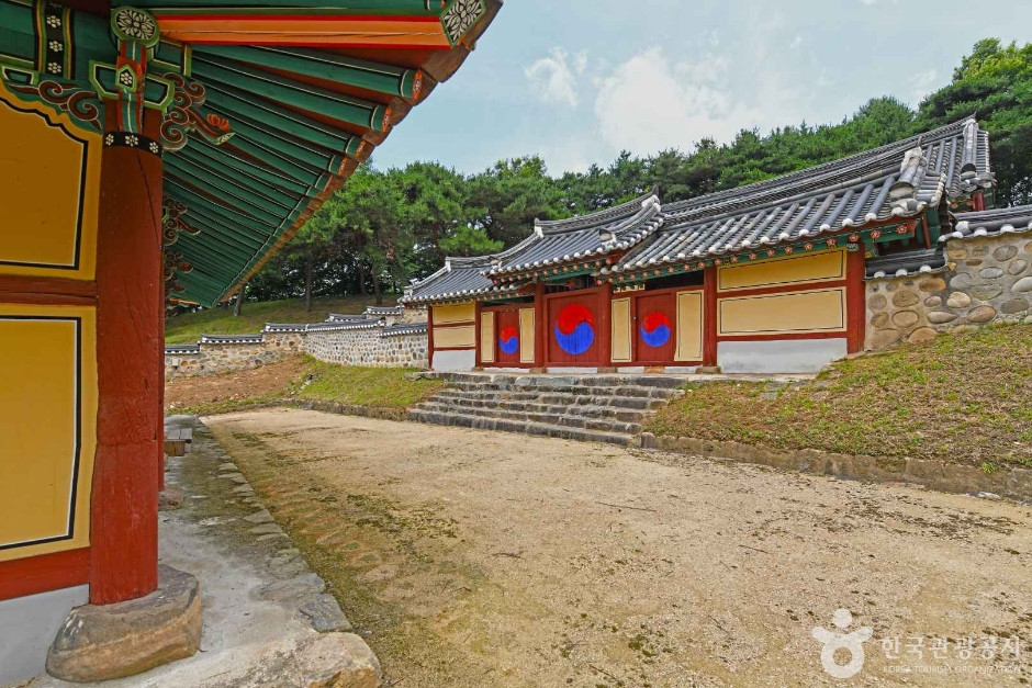 청안향교 여행 추천 - 로드트립