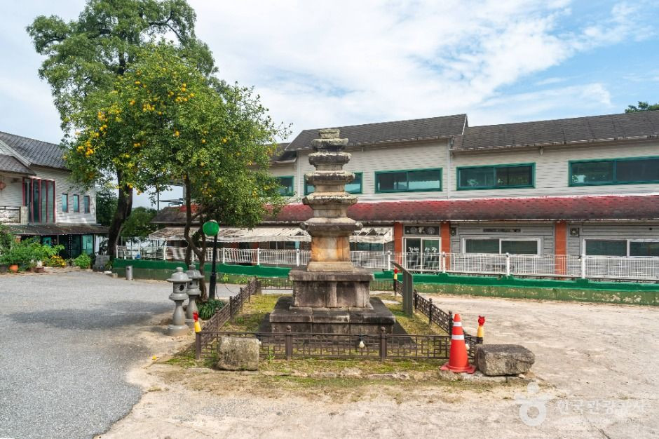 충주 창동리 오층석탑 여행 추천 - 로드트립