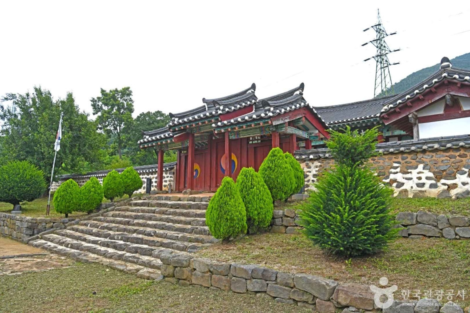 남포향교 대성전 여행 추천 - 로드트립