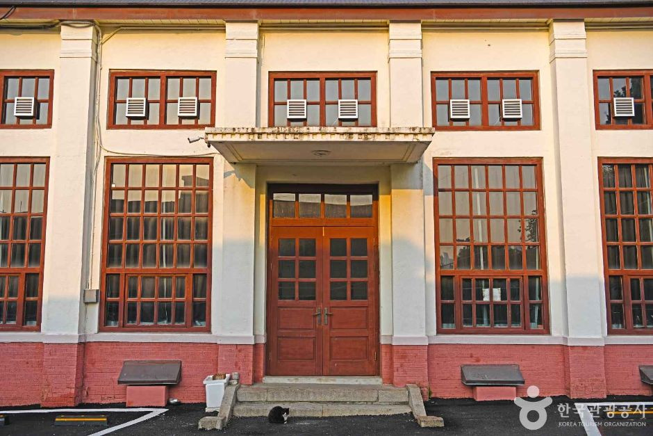 제물포고등학교 강당 여행 추천 - 로드트립