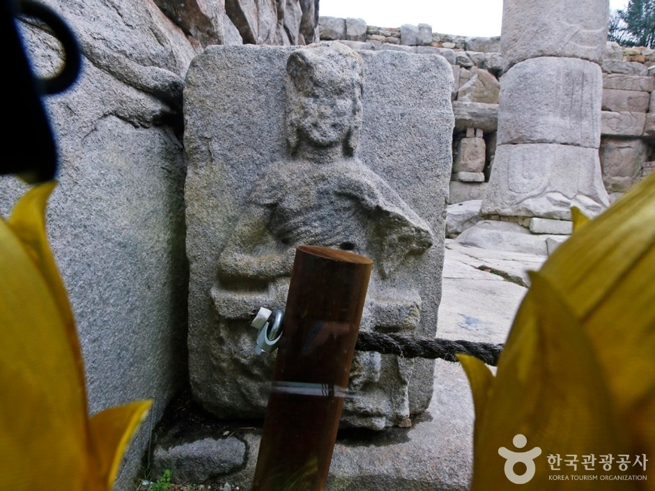 충주 미륵대원지 석조보살의좌상 여행 추천 - 로드트립