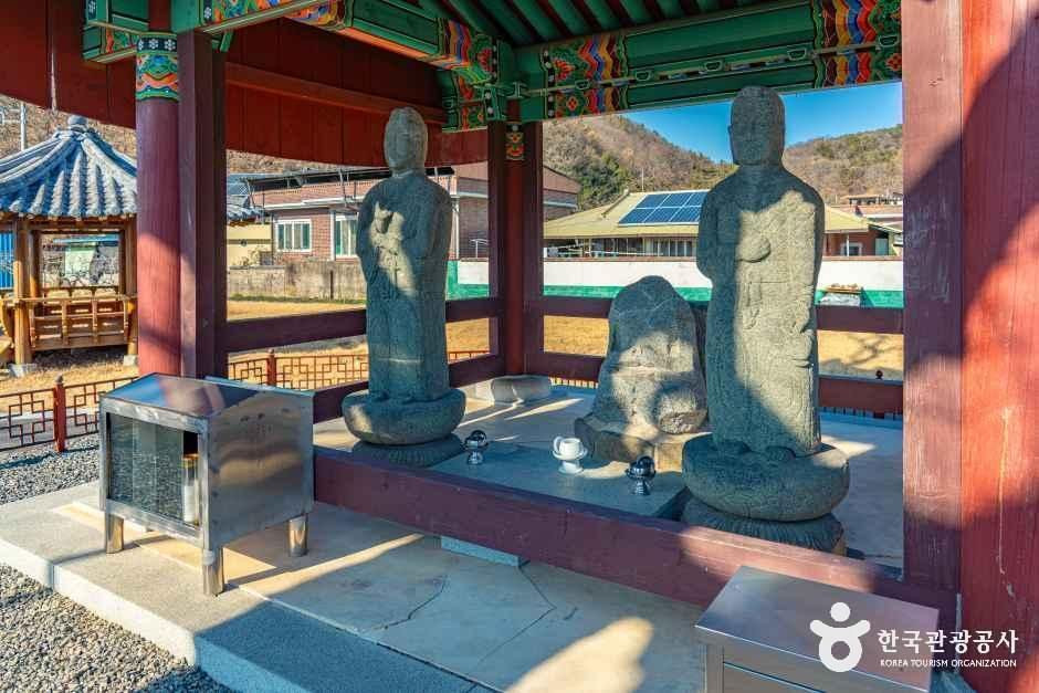 함안 대산리 석조삼존상 여행 추천 - 로드트립