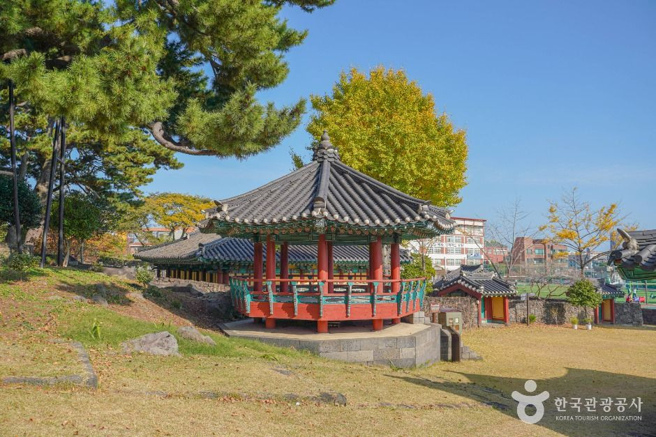 제주향교 여행 추천 - 로드트립