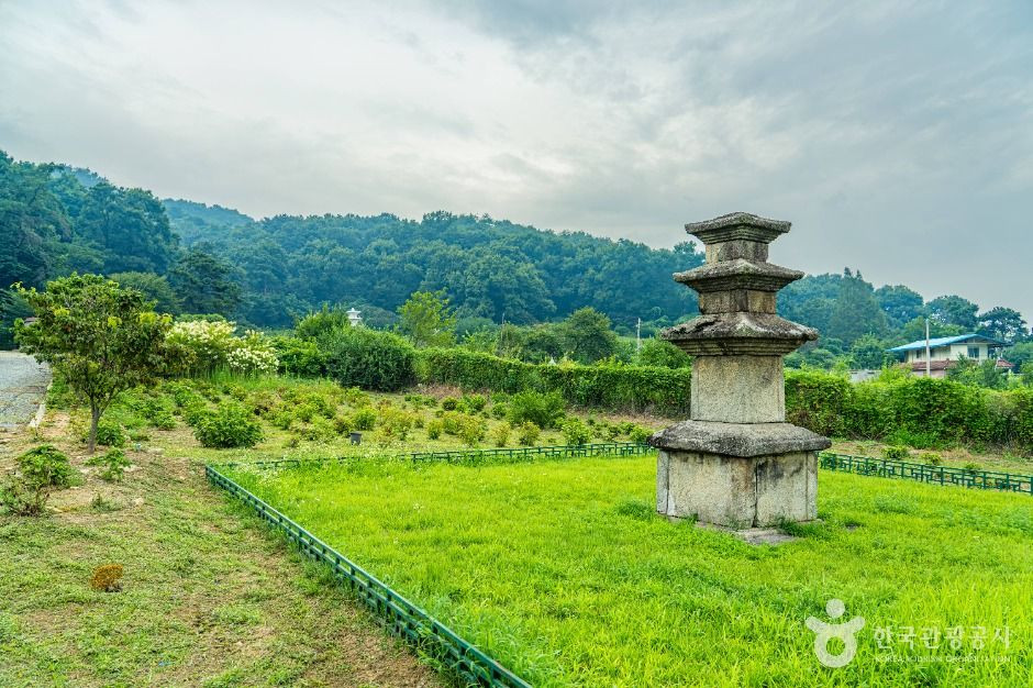 안성죽산리삼층석탑 여행 추천 - 로드트립
