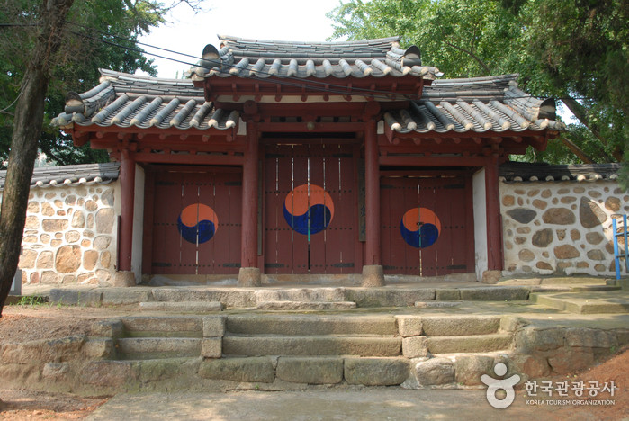 태안향교 여행 추천 - 로드트립