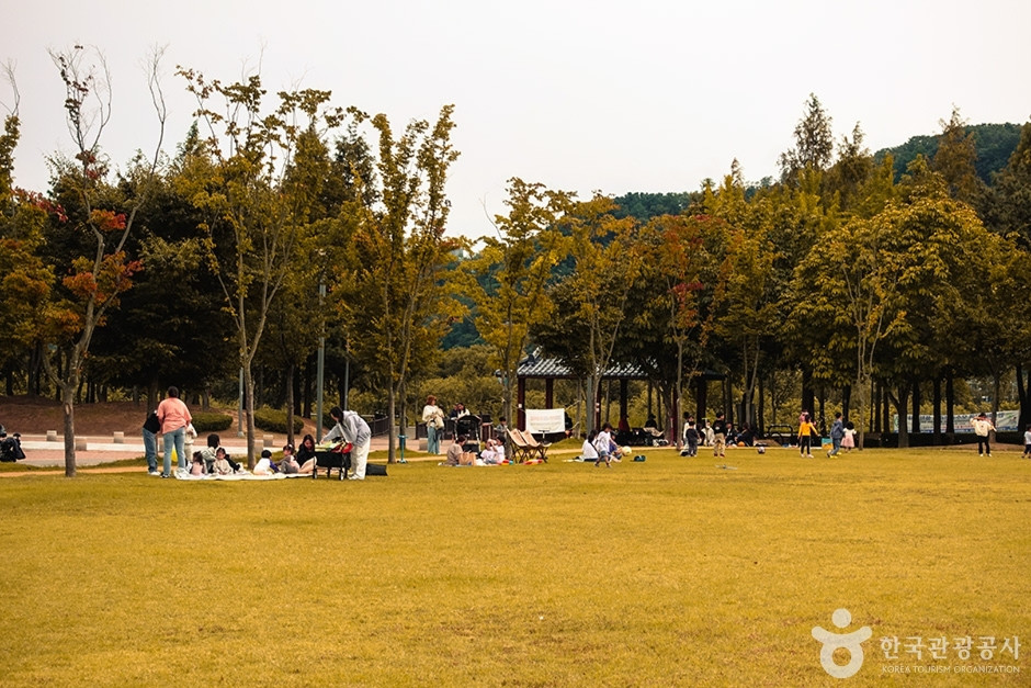 율하체육공원 여행 추천 - 로드트립