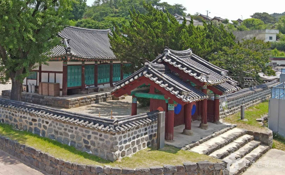 부여향교 여행 추천 - 로드트립