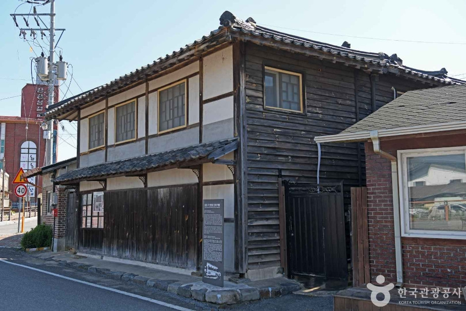 강경 구 연수당 건재 약방 여행 추천 - 로드트립