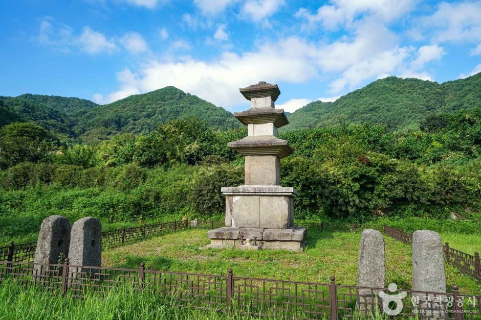 삼장사지 삼층석탑 여행 추천 - 로드트립