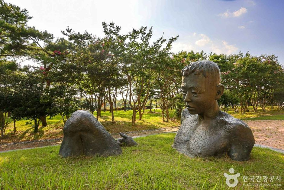 상무시민공원 여행 추천 - 로드트립