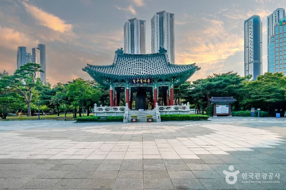 국채보상운동기념공원 여행 추천 - 로드트립